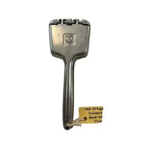 Vintage Metal Irvinware Hand operated ice cube cracker crusherUSA 1960s Barware